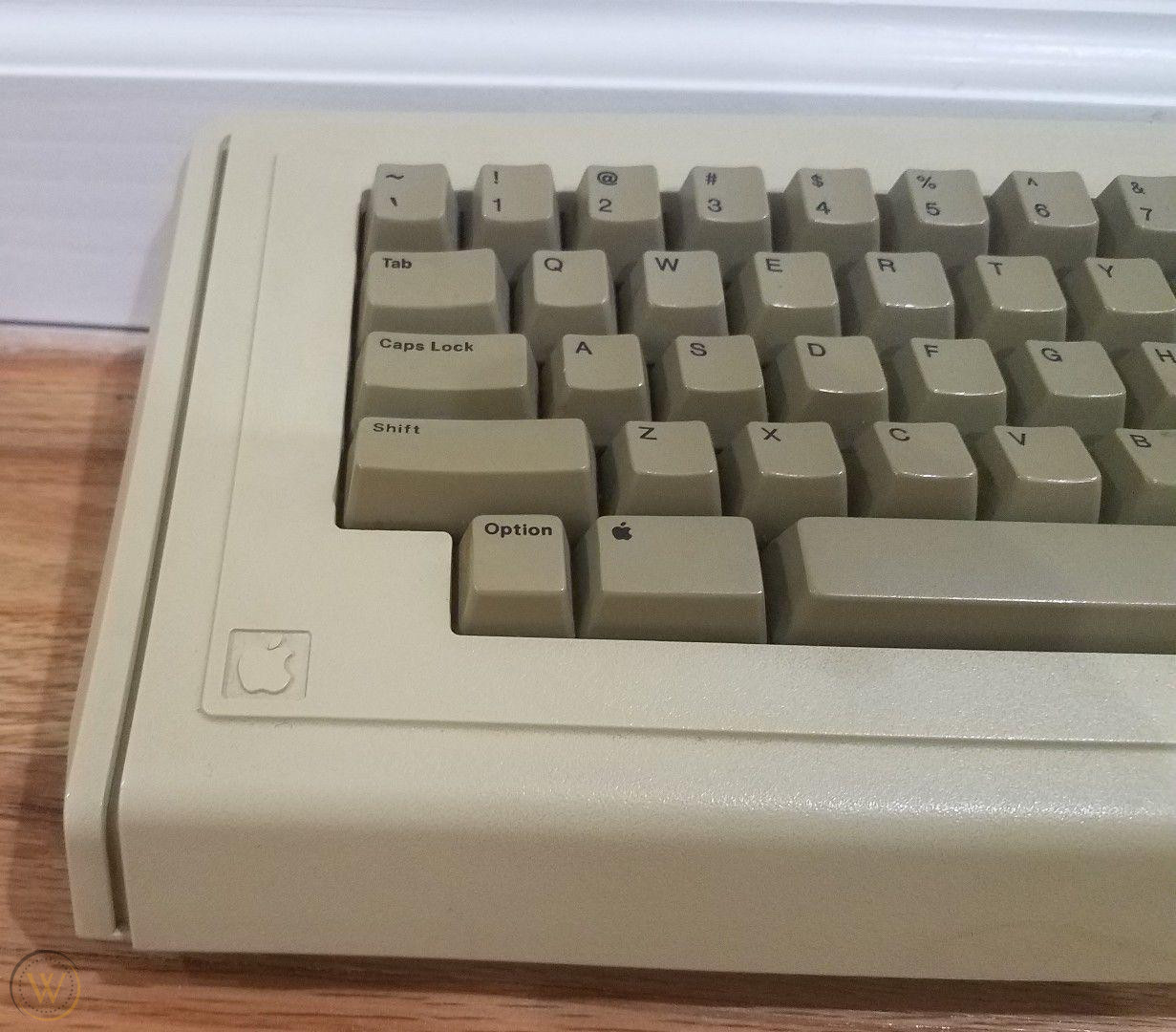 Teclat original de l'Apple Lisa, on s'hi pot veure la "Apple key", on ara hi ha la tecla Command